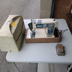 Vintage Vogue stitch metal sewing machine untested