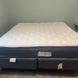 Pillow top King Mattress And Box Spring With Metal Base 