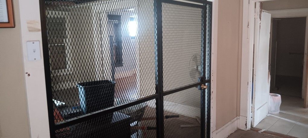 Black Metal Secuurity Wall Fence/cage,All Products : American Fashion Style Bags On Sale