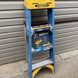 Werner 4 Ft Ladder Fiberglass 