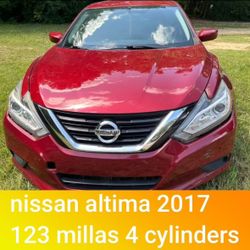 Nissan Altima 2017 4 Cylinder 123 Miles Everything Good Excellent Car