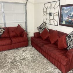 ✨ Beautiful Royal Red/ Burgundy couch & Loveseat 🛋️ (FREE DELIVERY 🚚)
