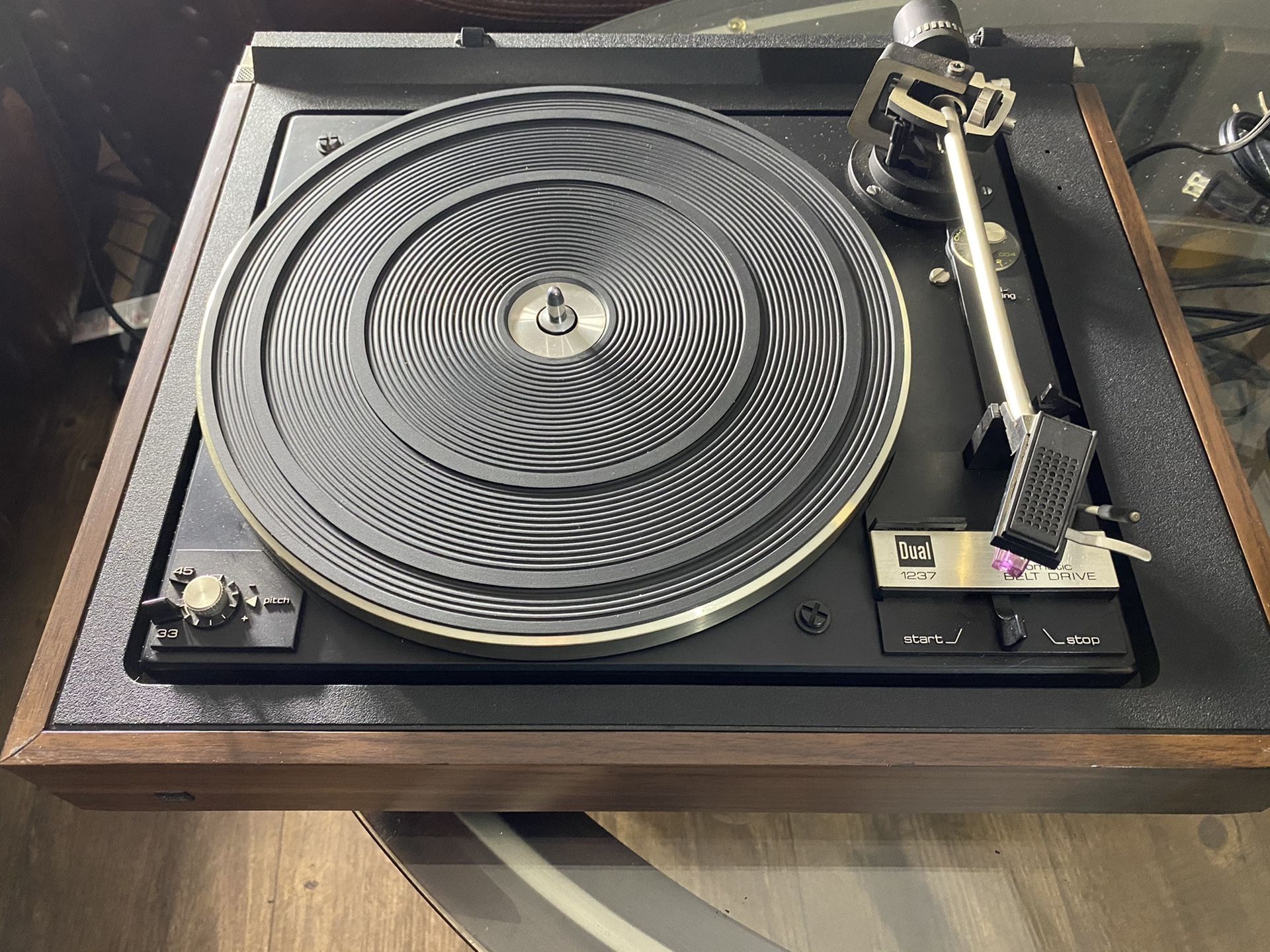 Dual 1237 Belt Drive Automatic Turntable with. Audio Technica Cartridge Near Mint Vintage Classic!
