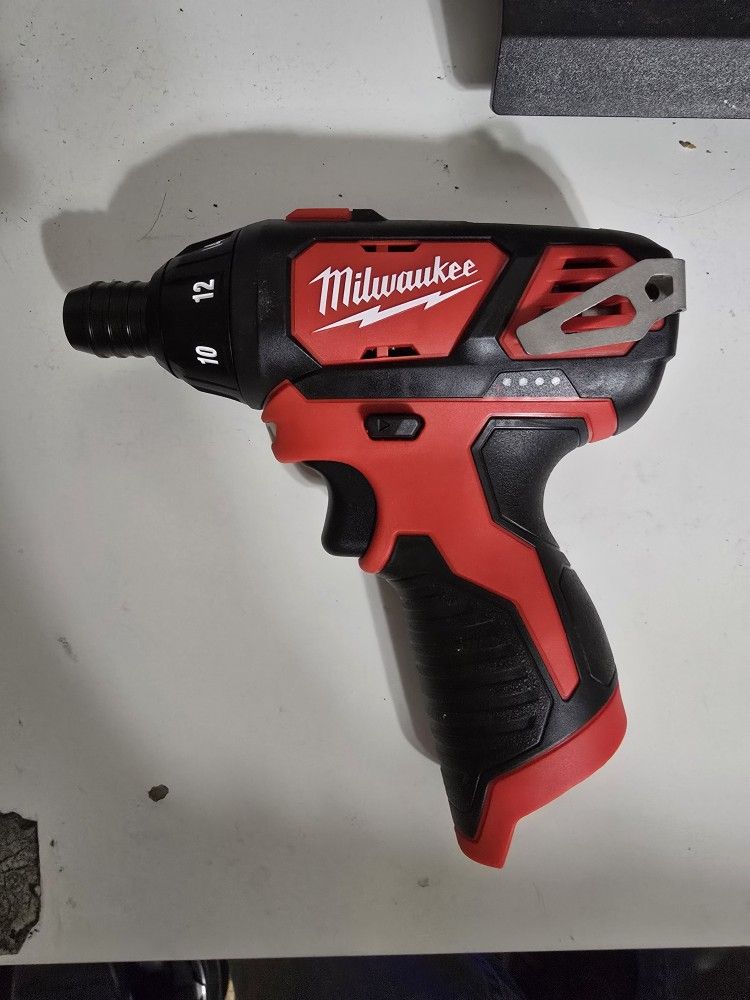 Milwaukee M12 Screwdriver