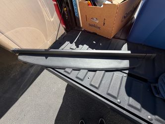 Retractable cargo cover