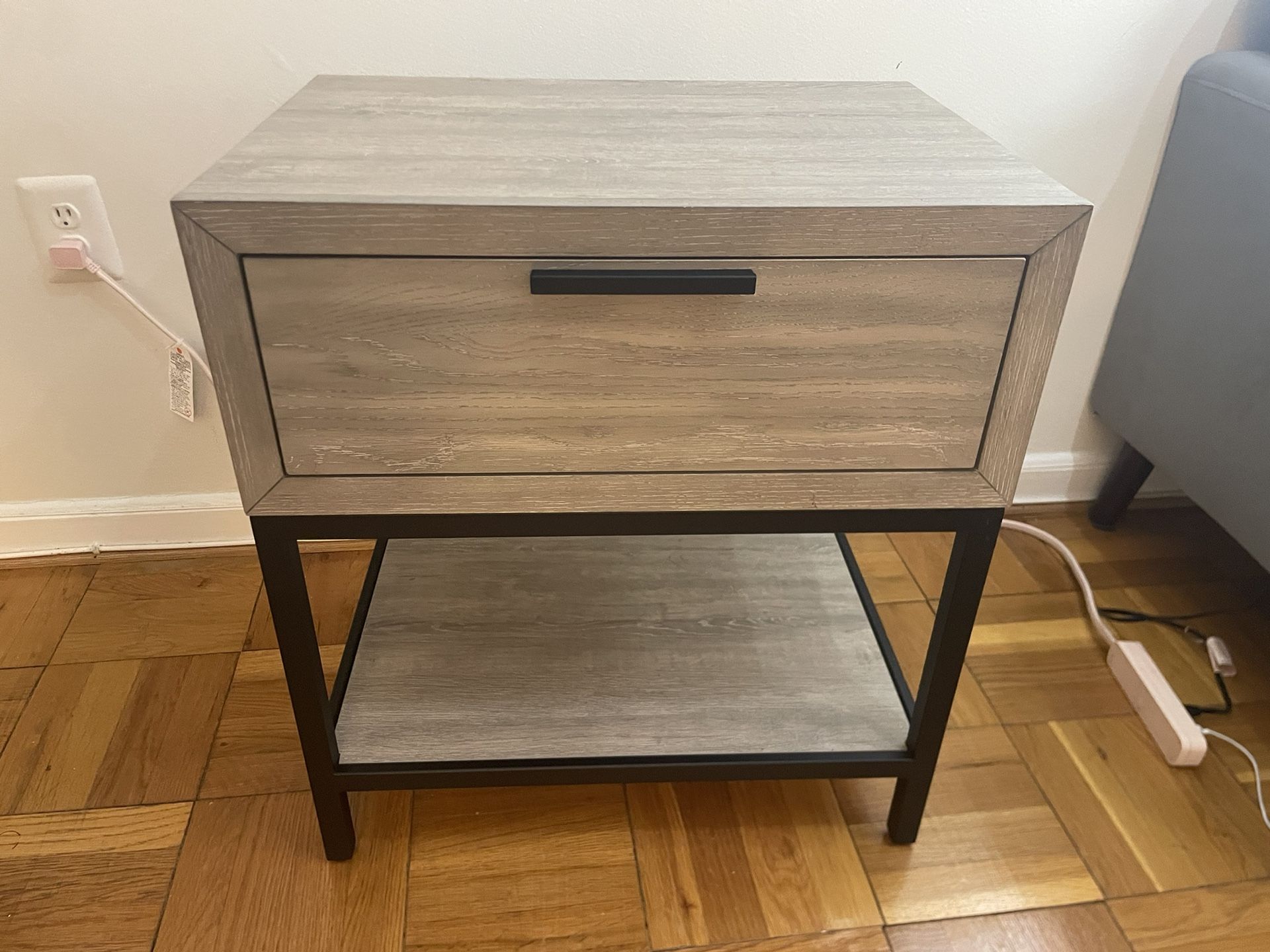 Set of 2 End Tables