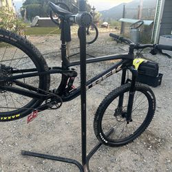2020 Black Trek Fuel Ex 9.7 Large Full Suspension Mountain Bike MTB 29”