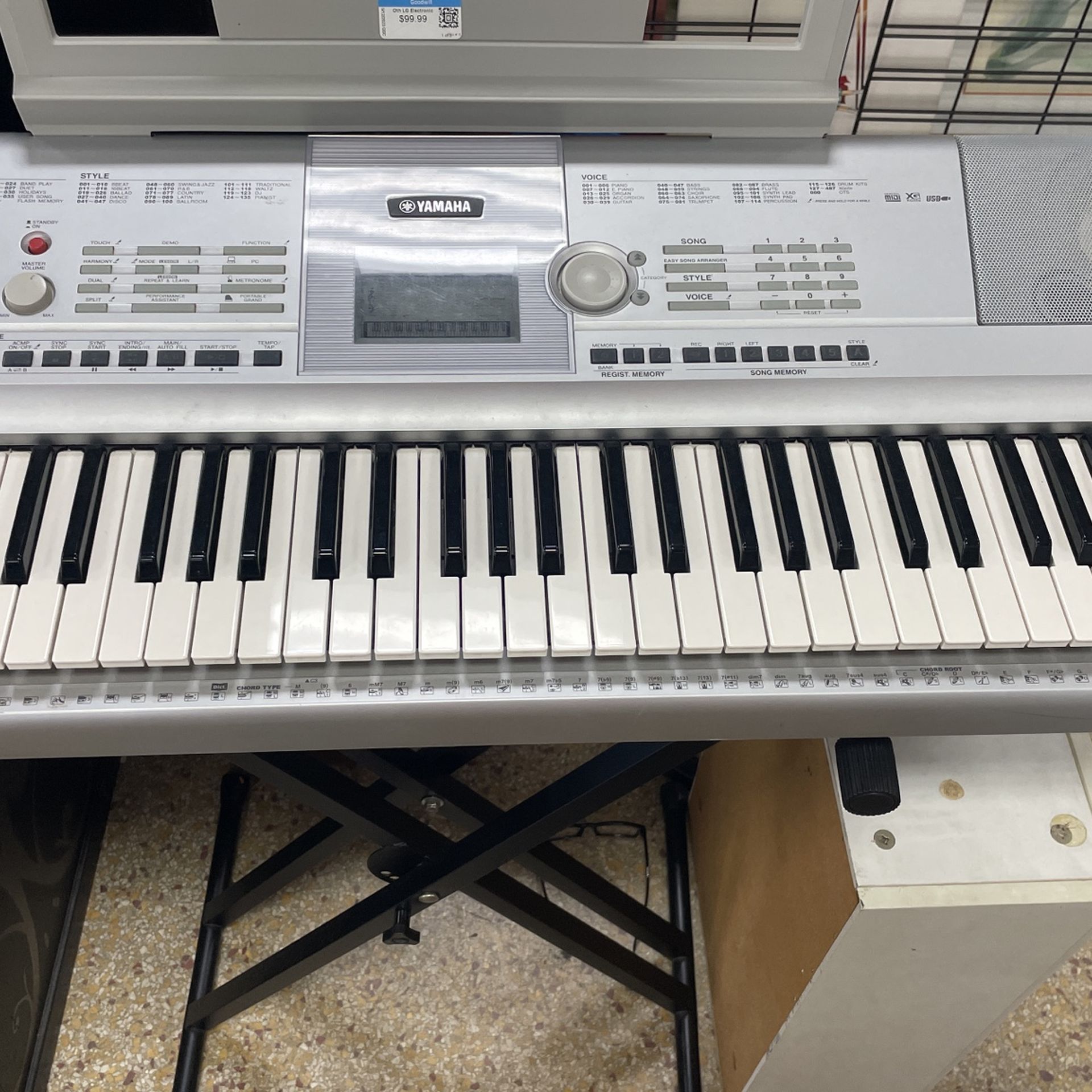 YAMAHA ELECTRIC KEYBOARD GREAT CONDITION