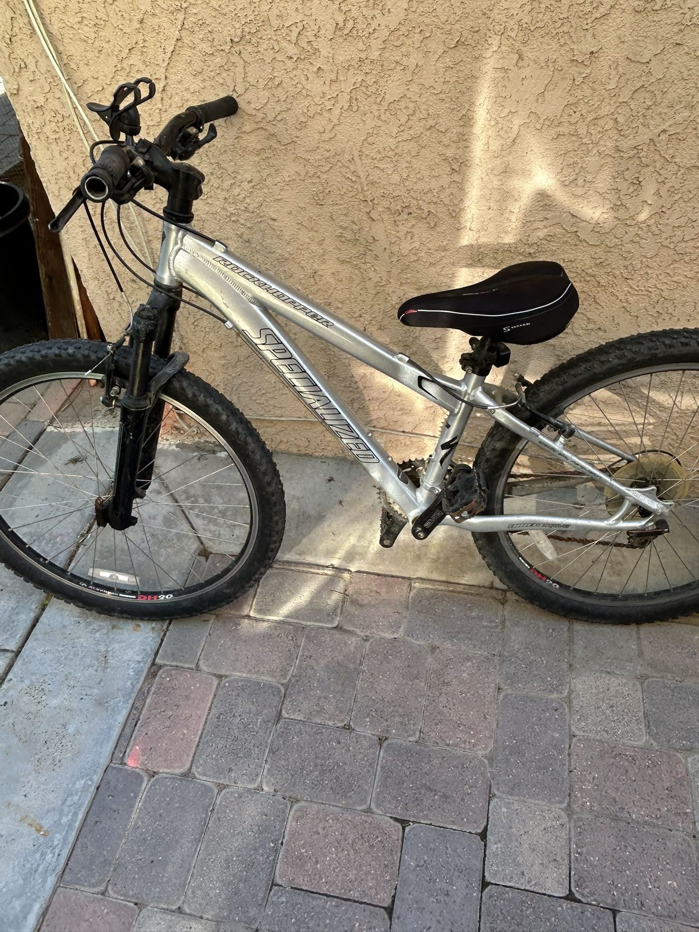 Specialized Rock Hopper Mountain Bike 26”