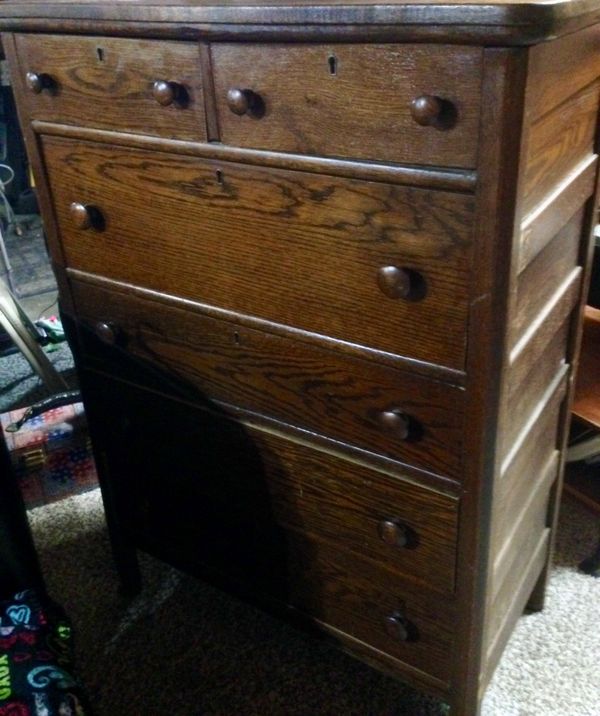 Solid Red Oak Antique 5 drawer dresser. for Sale in Central Square, NY