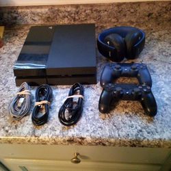 PS4 Console With Headset And Controllers 