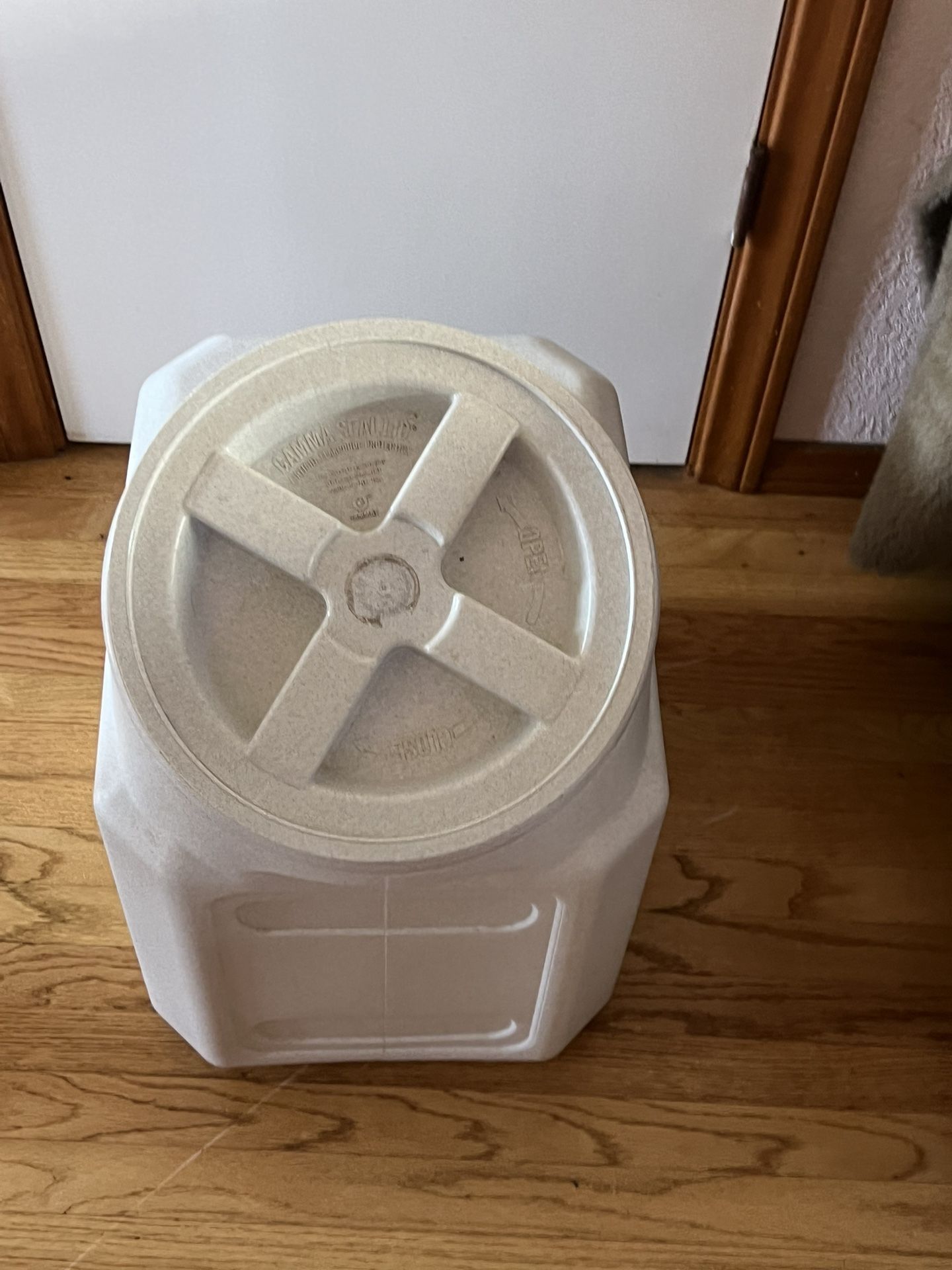 Dig Food Bin