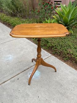 Ethan Allen Vintage Maple Tilt Top Spider Tripod Side Table