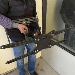 New In Box 32 To 65 Inch Universal TV Television Wall Mount Bracket Stand With Mounting Hardware  