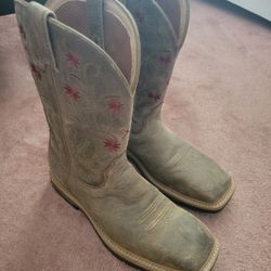 Boots .. Wedge And Lot Of Shoes