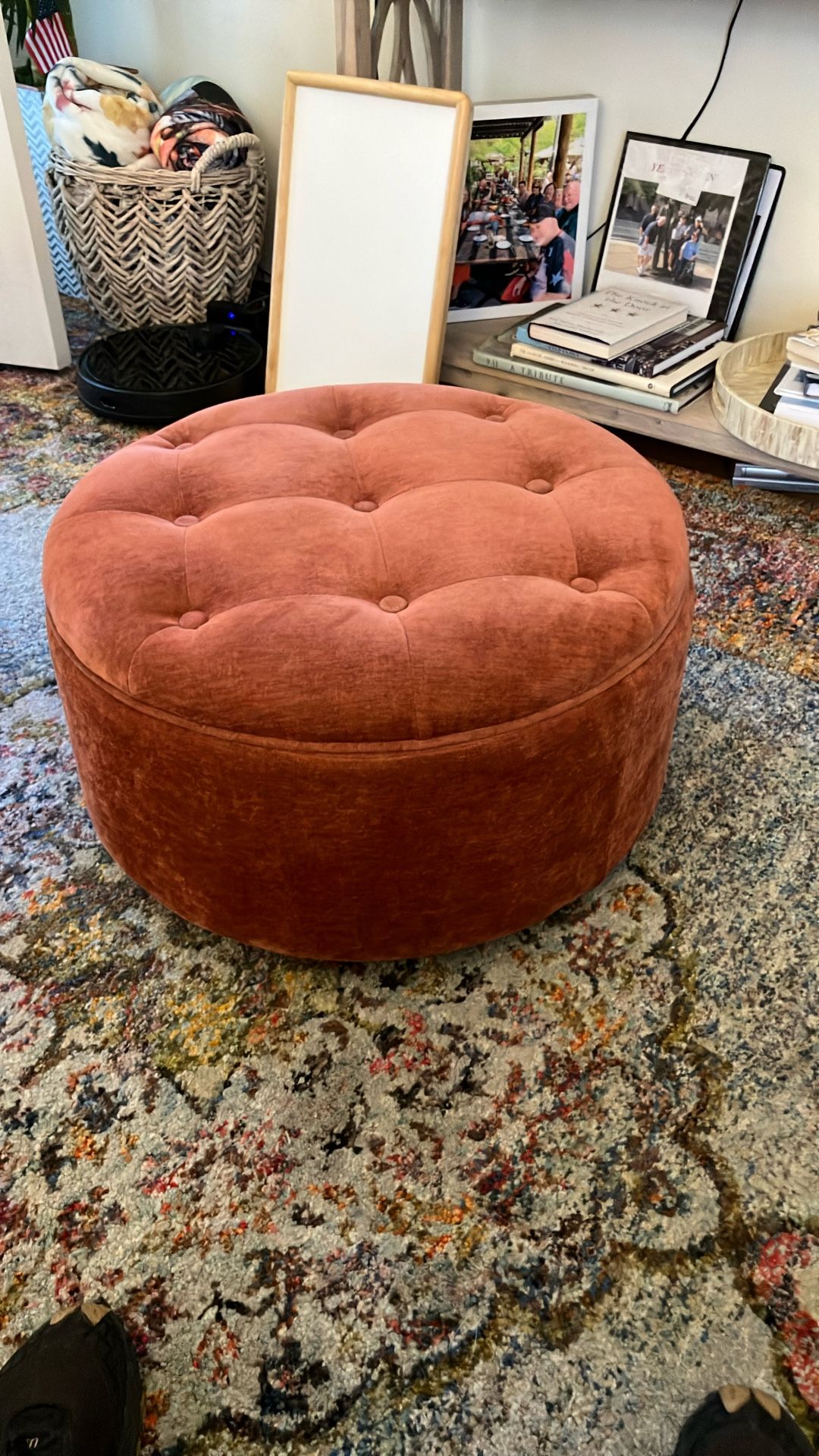 Storage Otter man/Foot Stool