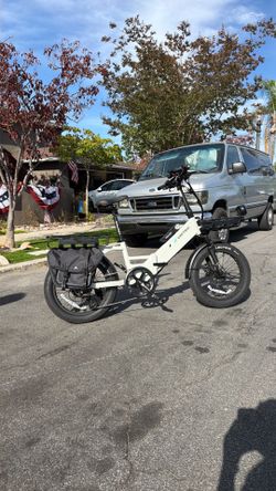 XPress2 White cruiser E-Bike