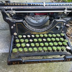 Old Typewriter 