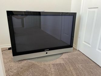 40 inch Plasma TV with Roku box