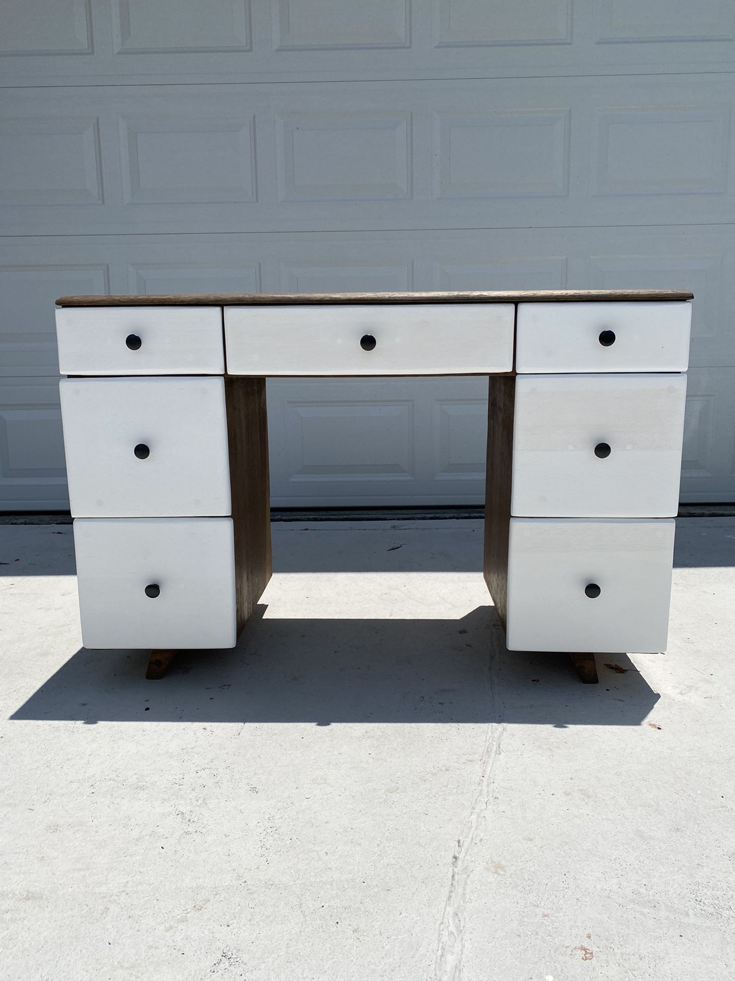 Wooden desk - 7 drawers 