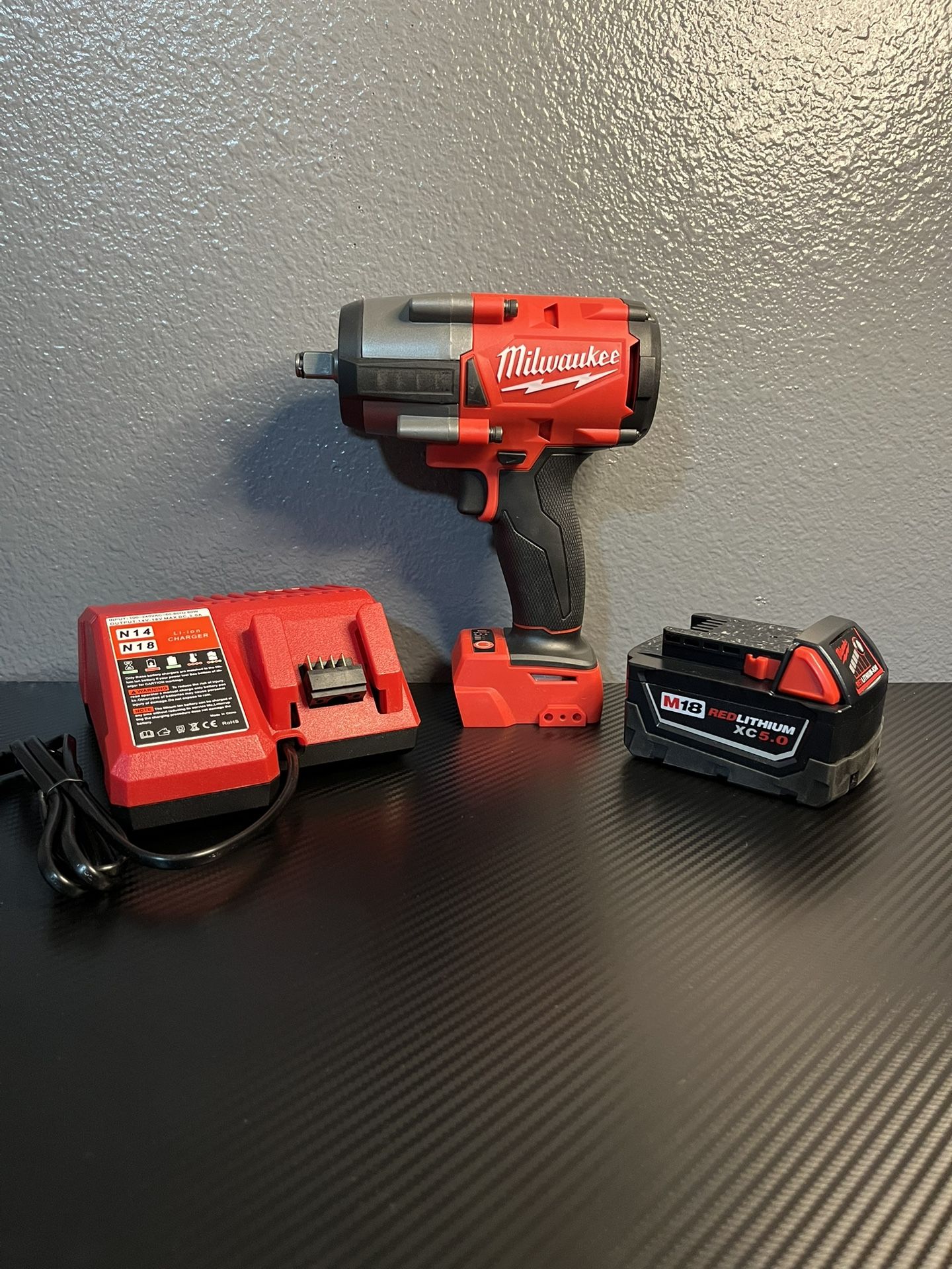 Milwaukee Set (Battery, Battery Charger, Drill)