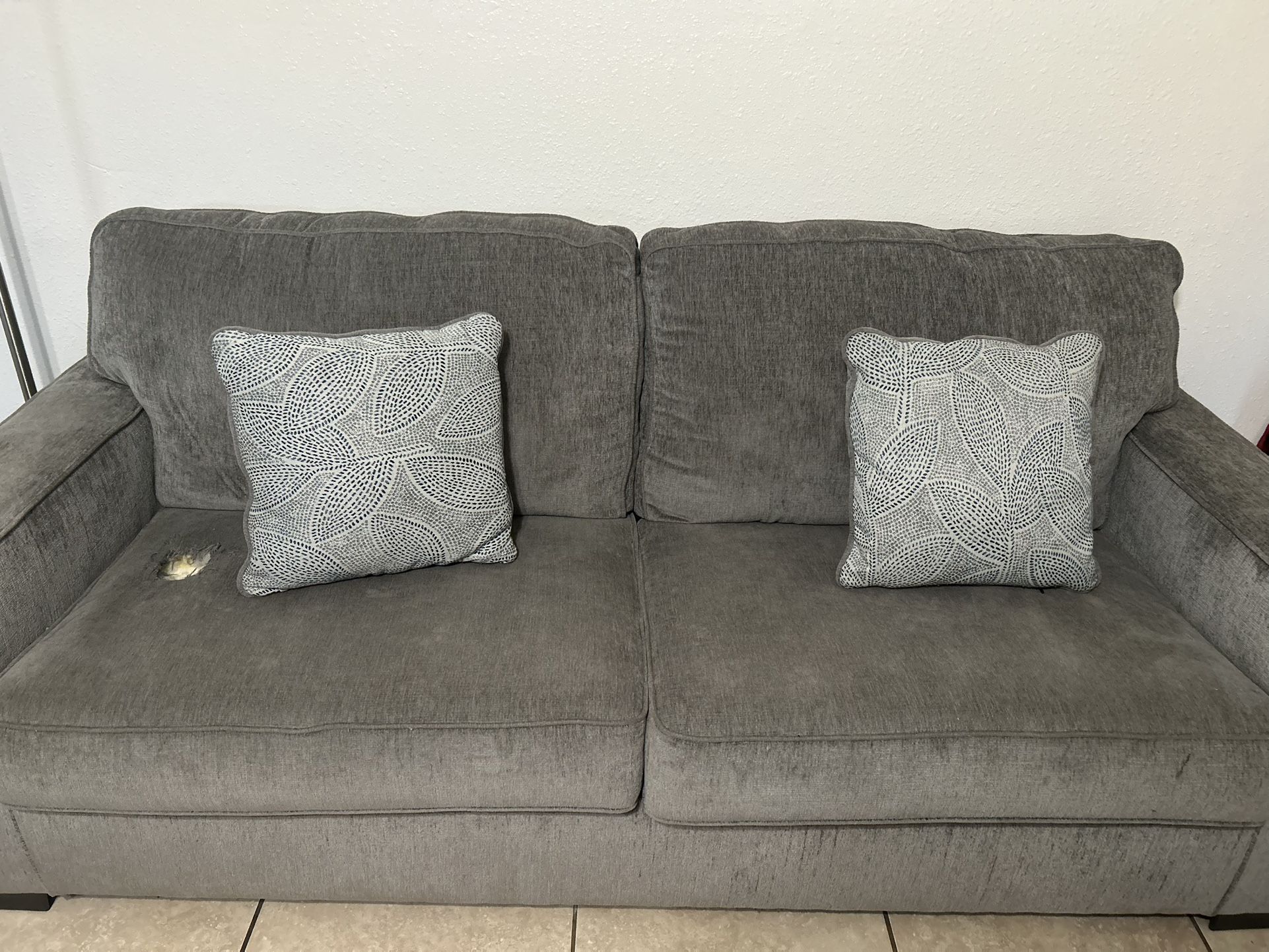 Free 2 Used Sofas
