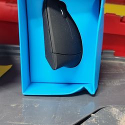 Anker A7852 2.4G Wireless Vertical Ergonomic Optical 5 Key Mouse.