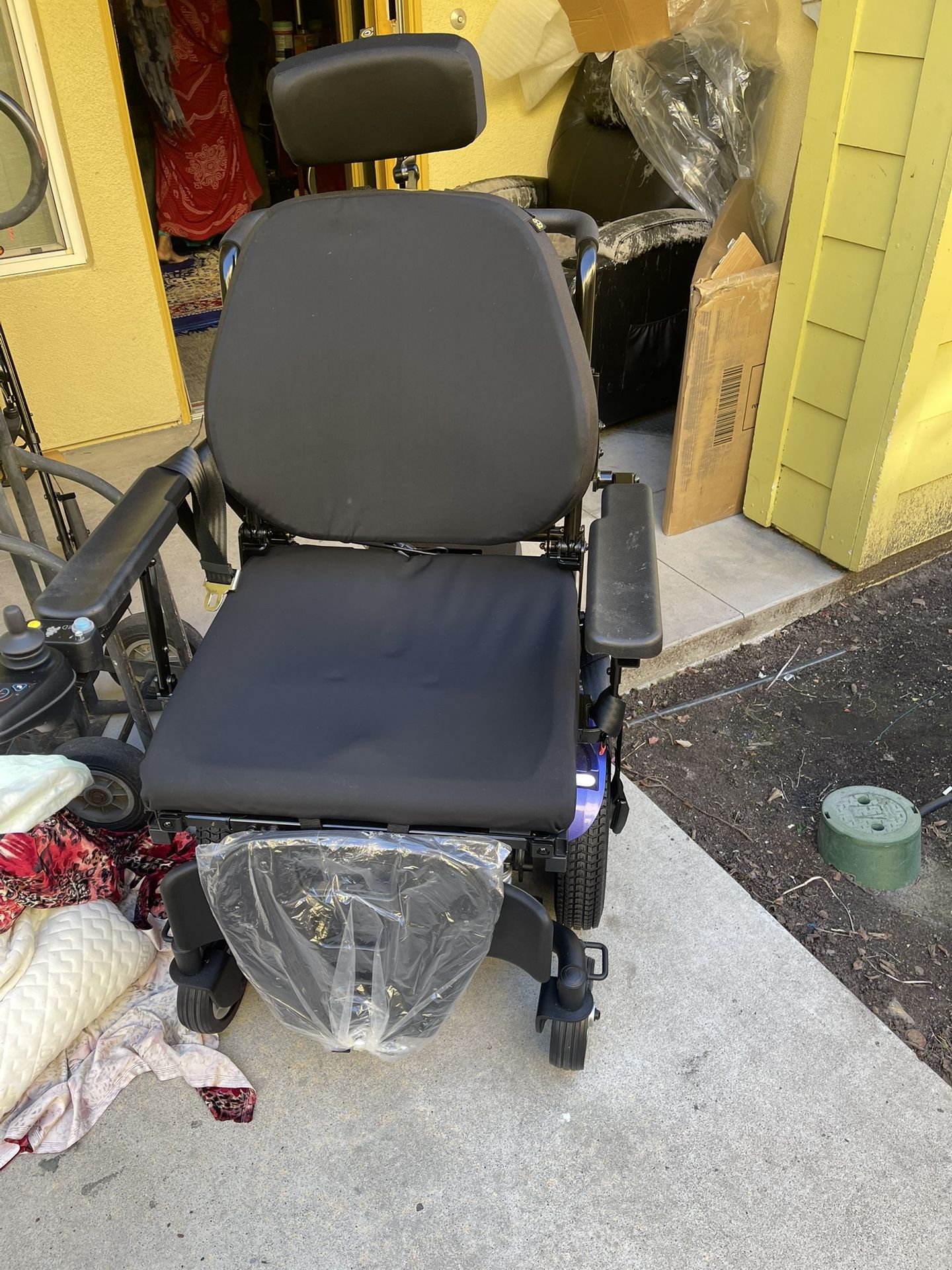 ELECTRIC WHEEL CHAIR