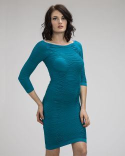 Horizontal-ribbed bodycon dress with a wide neckline and three-quarter sleeves