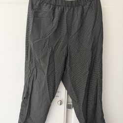 $5 large Habitat black/white checked w/ pockets elastic waist