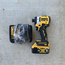 DeWalt 20V MAX XR 1/4 in. 3-Speed High Torque Brushless Cordless Impact Driver dcf860, + battery and charger 