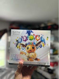 Prismatic Evolutions Elite trainer box