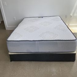 Queen Mattress - Double Sides - Come With Free Box Spring - Free Delivery 🚚 Today To Reasonable Distance 