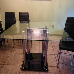 Dining Room Table With 4 Chairs.  Size 3 Feet 7"× 3 Feet 7" Needs To Go ASAP. 