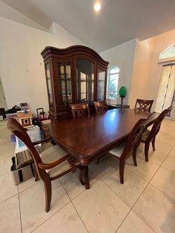 China Cabinet & Dining table/six chairs