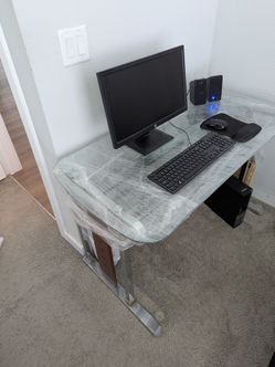 Dell Desktop Computer Bundle – Monitor, Keyboard & Mouse – Great Home/Office Setup
Price: 💰 $199  OBO
