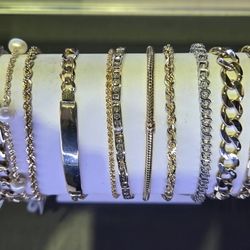 Gorgeous Assortment Of Solid Gold Bracelets!