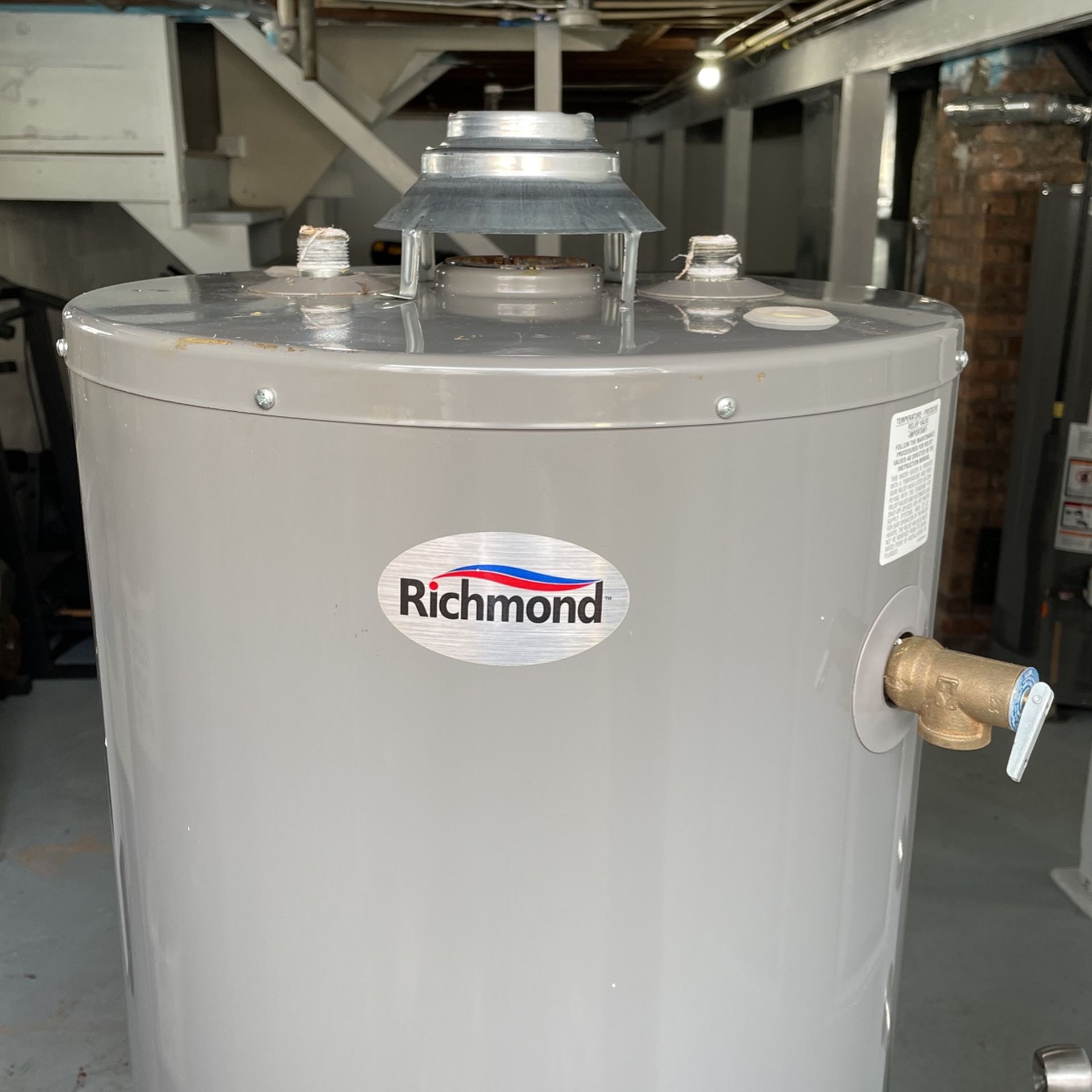 Richmond 40Gal 36,000Btu Gas Water Heater for Sale in Gary, IN - OfferUp