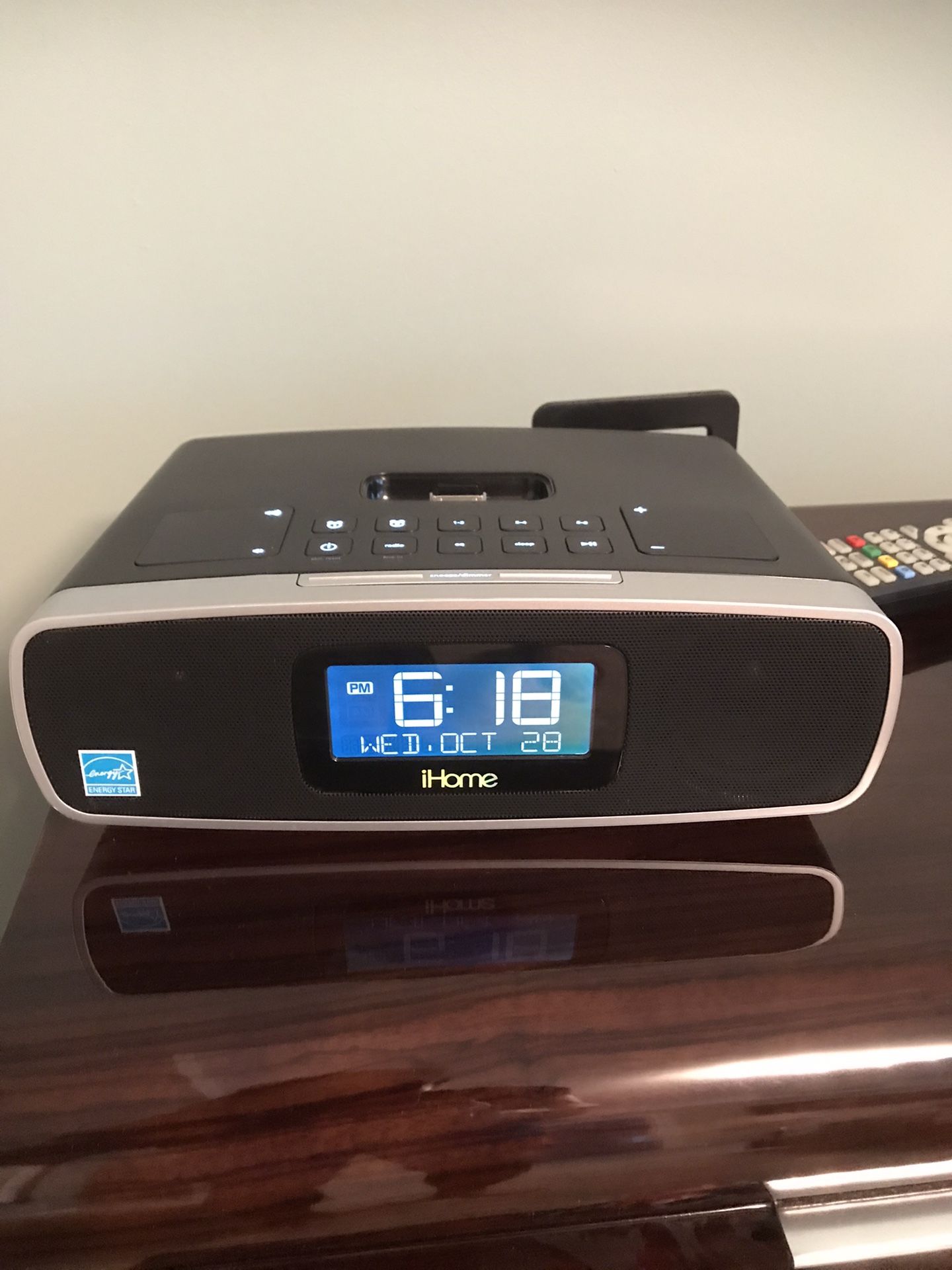 iHome alarm click with charging dock.