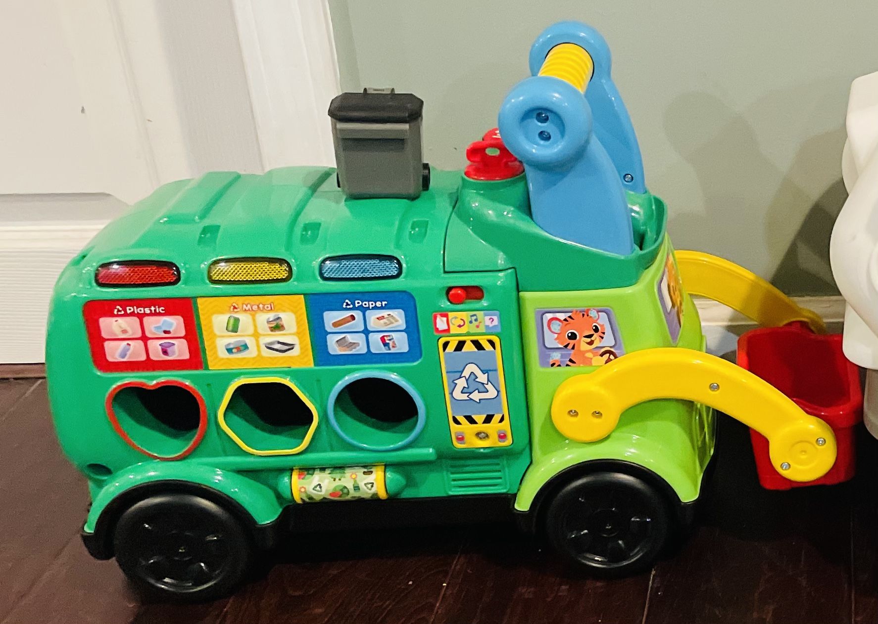 VTech Sort and Recycle Ride-On Truck with Sound Effects & Melodies (Blocks Not Included)