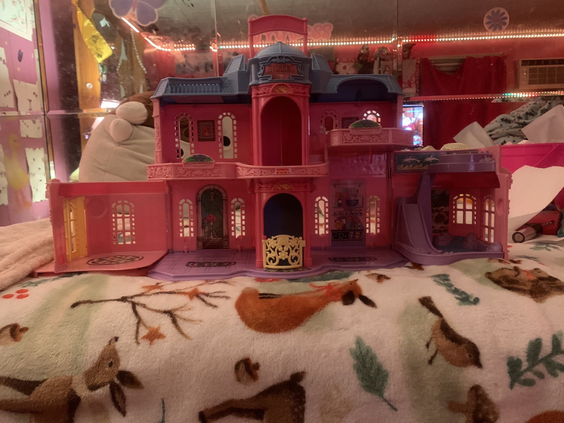 Mini Dollhouse/ Portable Dollhouse