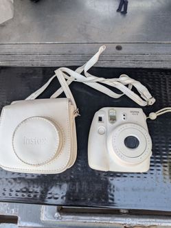 Fujifilm Instax Mini 8 Instant Camera – White + Carrying Case