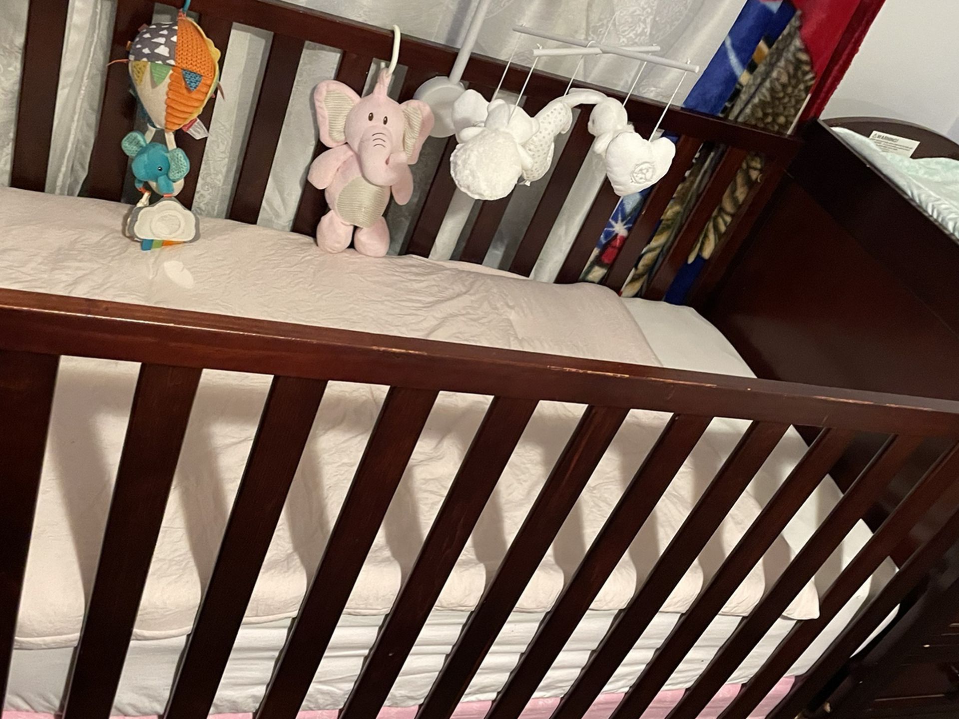 Wooden Crib With Changing Table