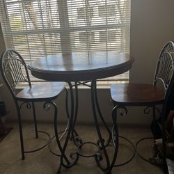 Table and bar stools 