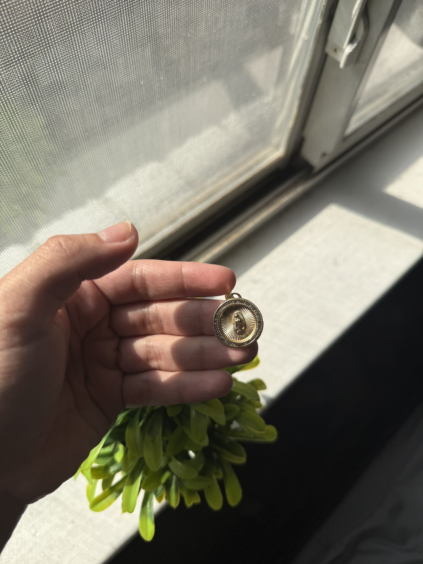 virgincita pendant 10k gold