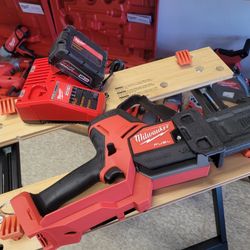 Milwaukee
M18 FUEL 8 in. 18V Lithium-Ion Brushless HATCHET Pruning Saw Kit with 5Ah High Output Battery and Charger