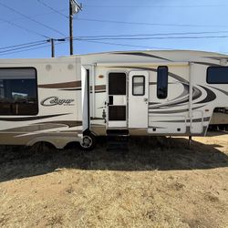 2014 Cougar 5th Wheel 3 Slide Out 35 Feet 