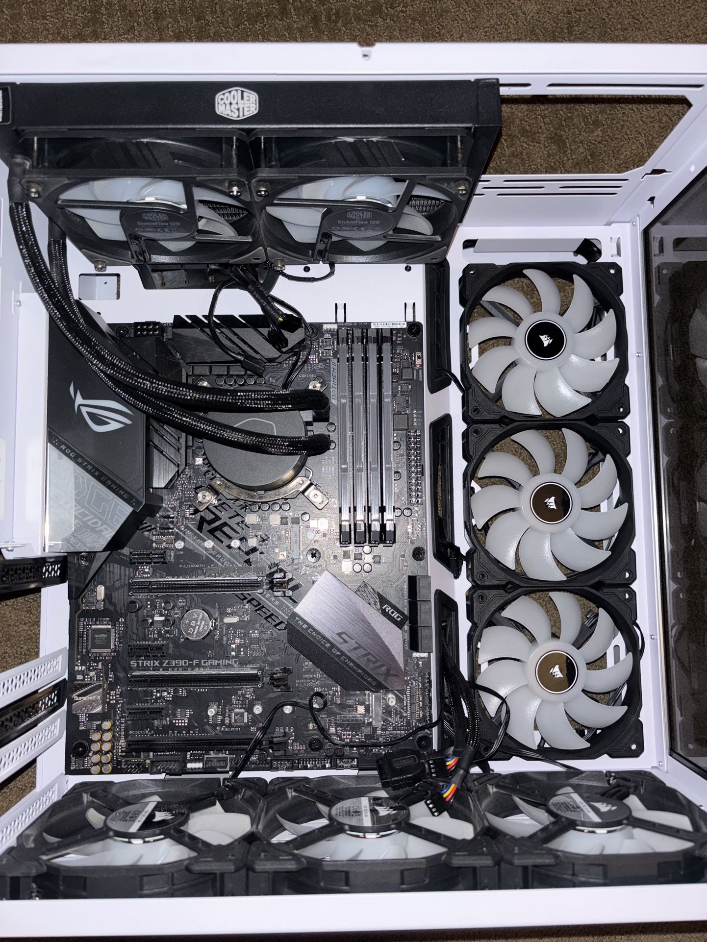 Intel i7-9700kf with STRIX Z39O-F GAMING motherboard and 32 GB of corsair vengeance RAM (DDR4)