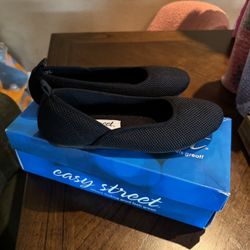 New Women’s Black Flats, Size 7.5 