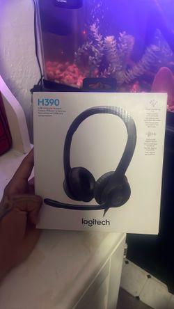 H390, USB computer headset with microphone.